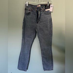 NWT Abercrombie Curve Love High Rise 90’s Slim Straight Jean